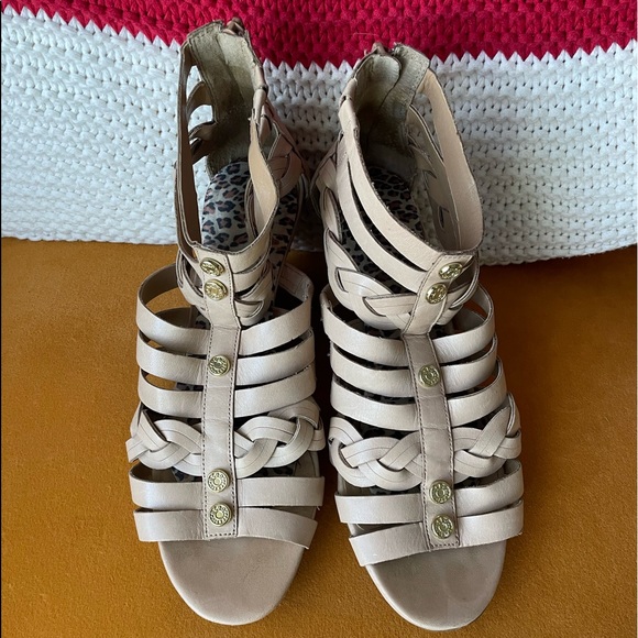 BCBGeneration Vibrant Beige Gladiator Sandals - Size 7.5 - Picture 3 of 4